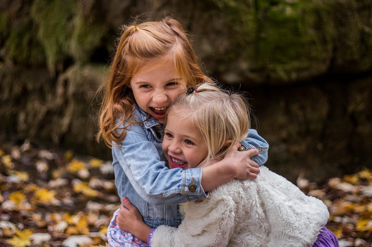 children, sisters, cute-1869265.jpg